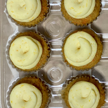 Load image into Gallery viewer, Cupcakes, Carrot cake ginger - 6pk (reg size)
