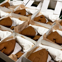 Load image into Gallery viewer, Gingerbread House Kit