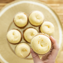 Load image into Gallery viewer, Cupcakes, Carrot cake ginger - 6pk (reg size)
