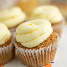 Load image into Gallery viewer, Cupcakes, Carrot cake ginger - 6pk (reg size)

