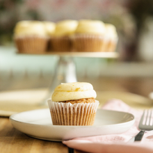 Load image into Gallery viewer, Cupcakes, Carrot cake ginger - 6pk (reg size)
