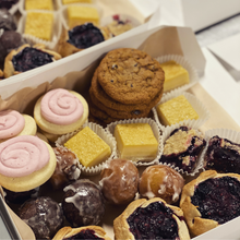 Load image into Gallery viewer, Treat Box, 24 mini treats
